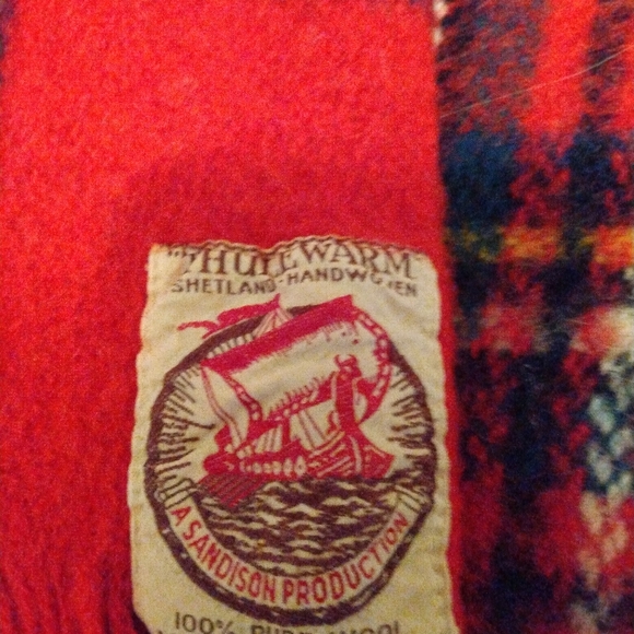 PRICE DROP!!! Thulewarm Shetland wool throw/ wrap. Good vintage condition. - Picture 2 of 3